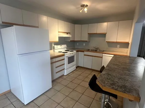 6203 S Bowness Rd NW #8, Calgary, AB T3B 0E2