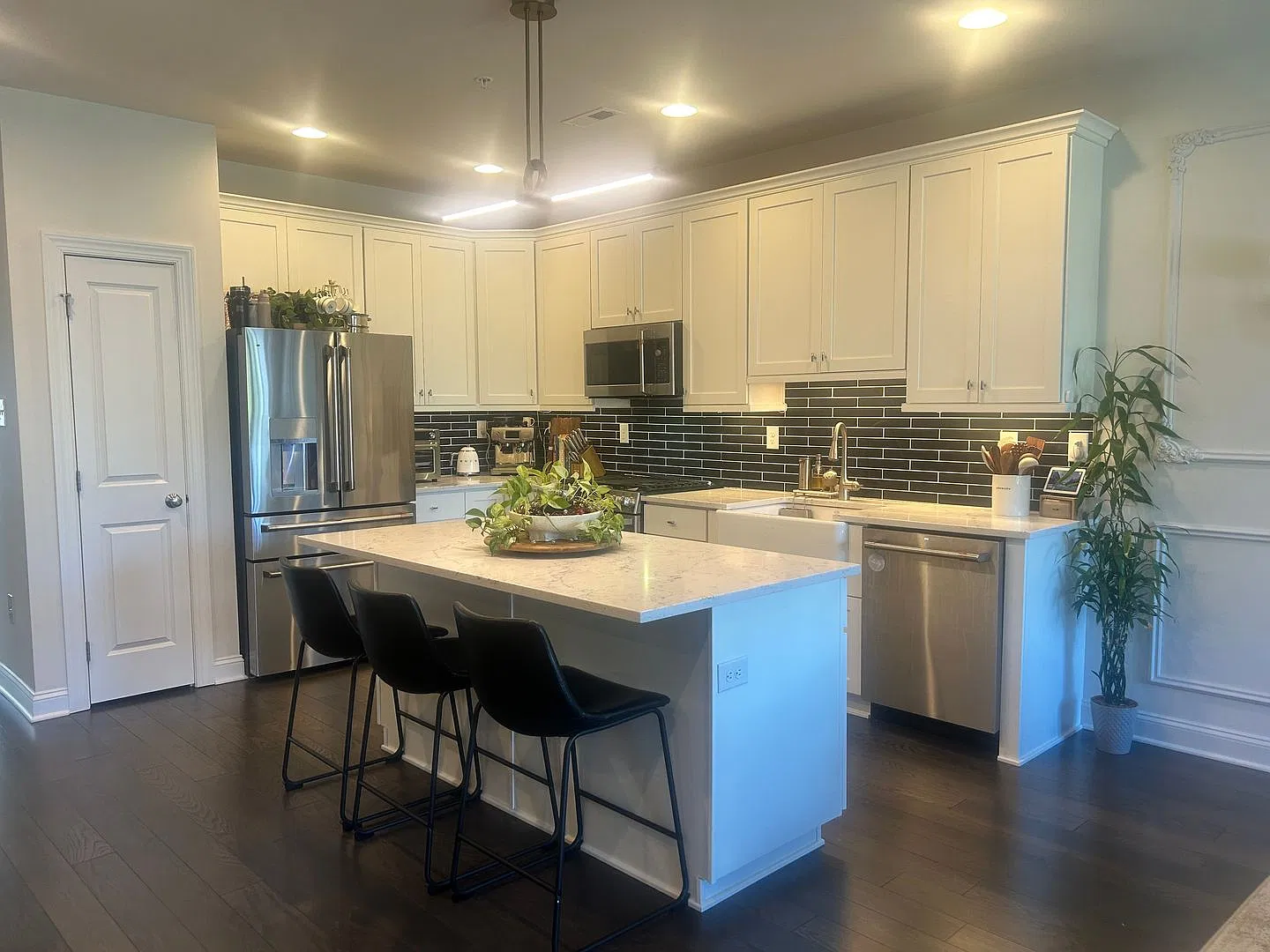 Gorgeous Move In Ready Townhome — Photo 3