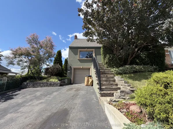 112 Yore Rd, Toronto, ON M6M 1X1