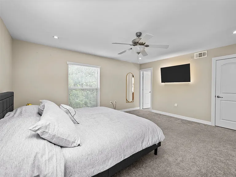 3501 Chenevert St #22 — Photo 11