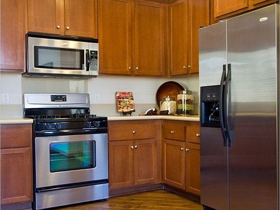 3rd image of 27960 Avalon Dr