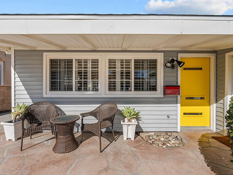 1251 Devon Ln — Photo 4