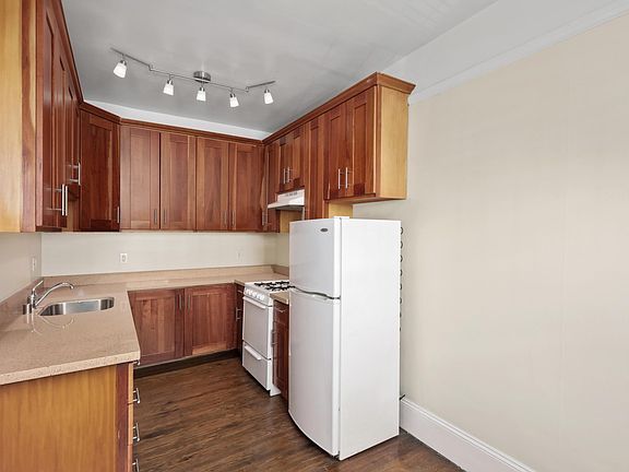 4th image of 1801 Turk St APT 4