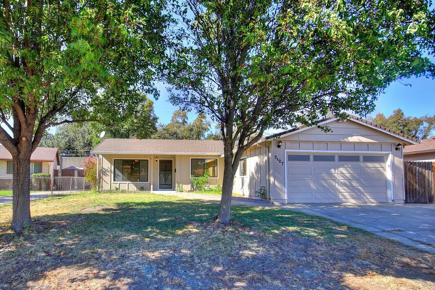 7127 Oakberry Way photo 1