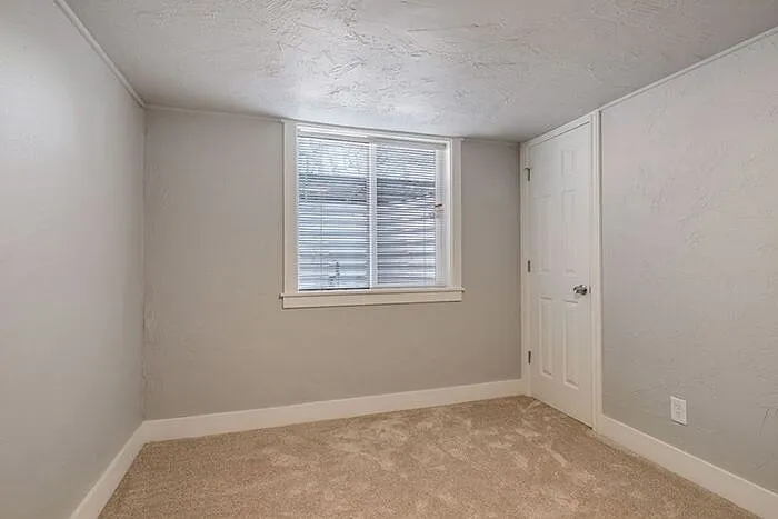 3 bed, 1.0 bath, 1100 sqft, $1,395 — Photo 3