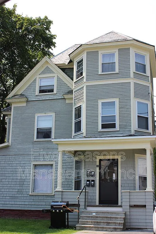 31 Hungerford Ter — Photo 1