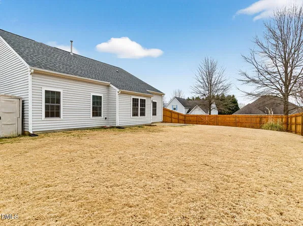 742 Willow Bay Dr, Fuquay Varina, NC 27526