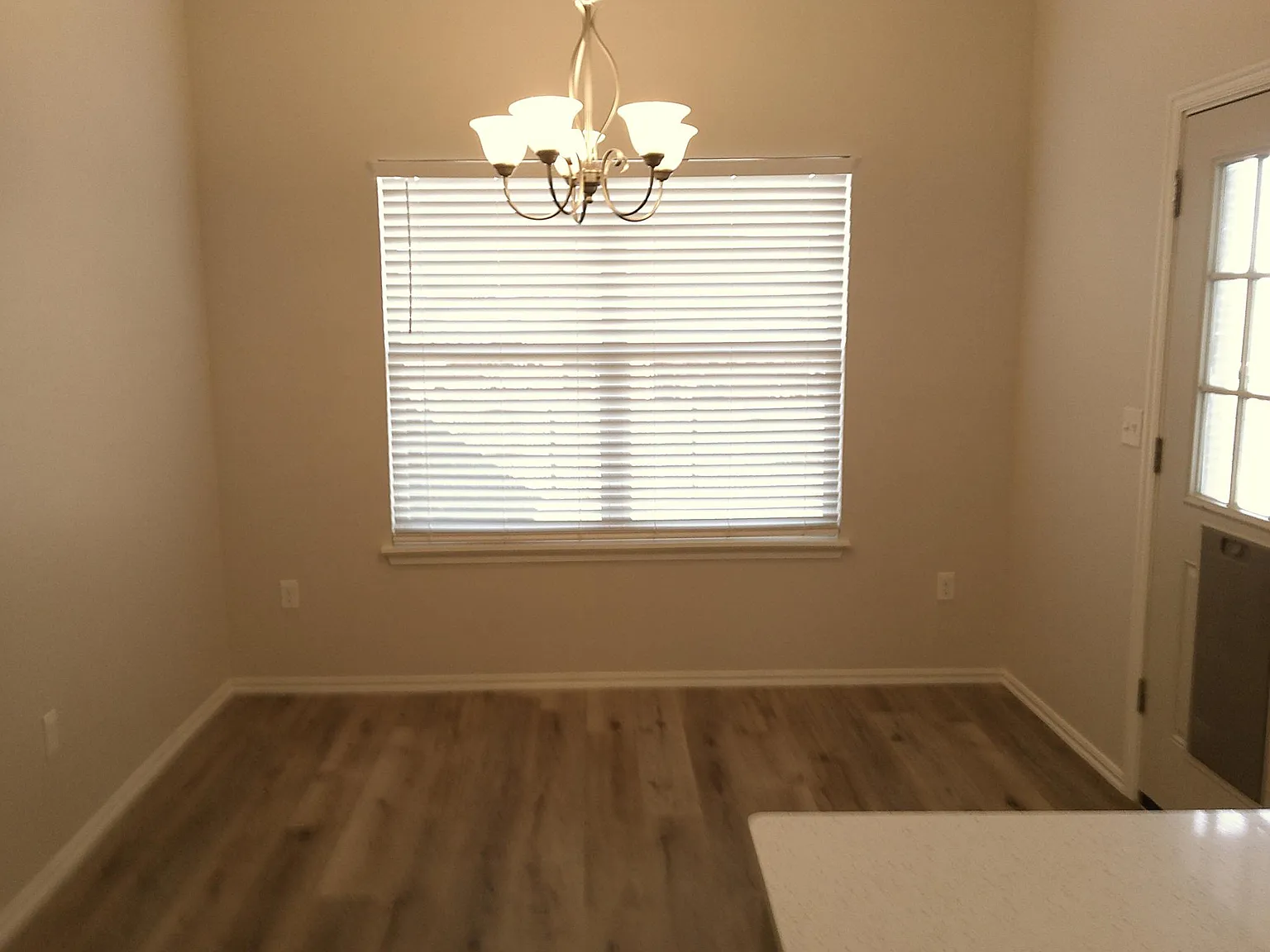 3 bed, 1721 sqft, $1,875 — Photo 4