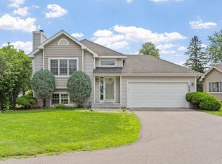10283 Lee Dr, Eden Prairie, MN 55347