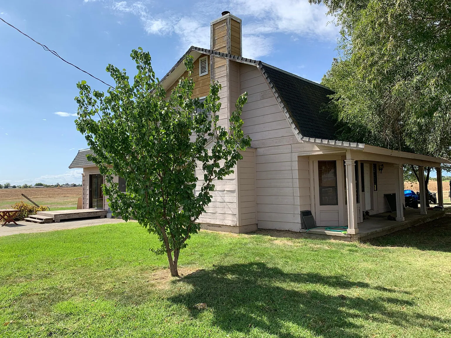 23051 Rodeo Ave photo 1