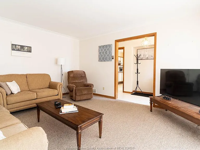 760 Wallace Ave — Photo 8