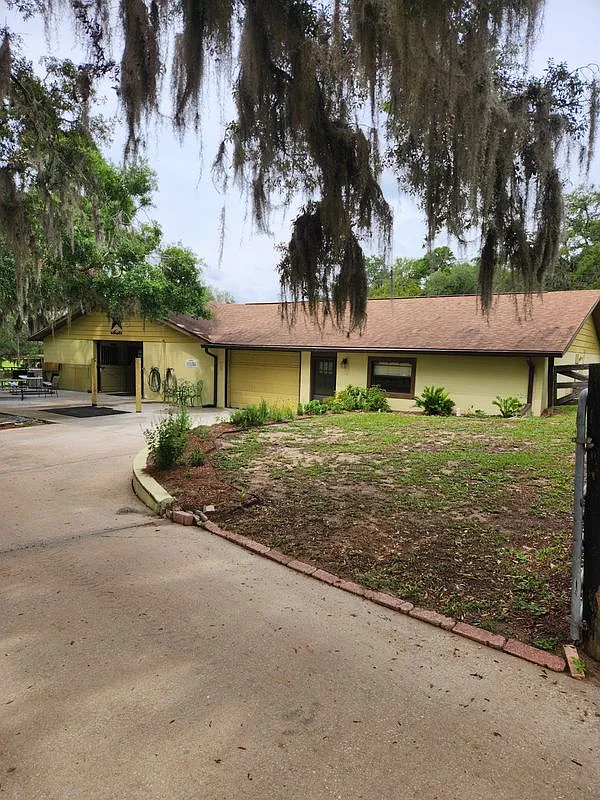 2 bed, 1.0 bath, 1300 sqft, $1,800 — Photo 4