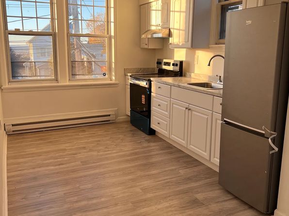 712 Bergen Blvd APT 3B