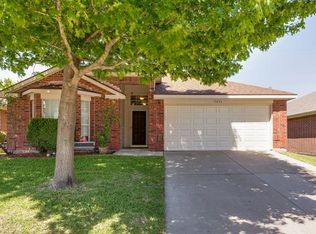 1036 Iron Horse Dr, Saginaw, TX 76131