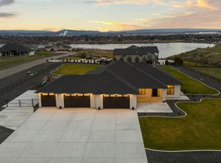 1 Bull Pen Ln, Pasco, WA 99301