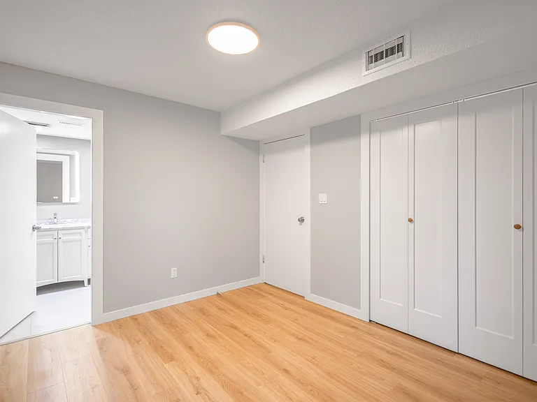 2555 Tuohey Ave — Photo 10