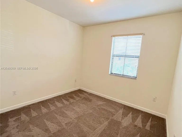 132 NE 24th Ave — Photo 14
