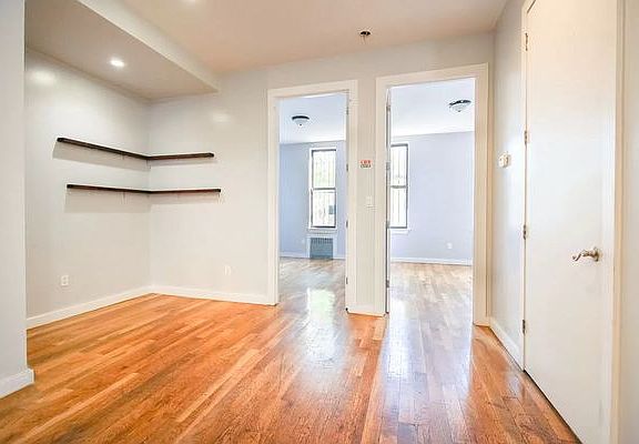 4th image of 90 Wilson Ave #1AA
