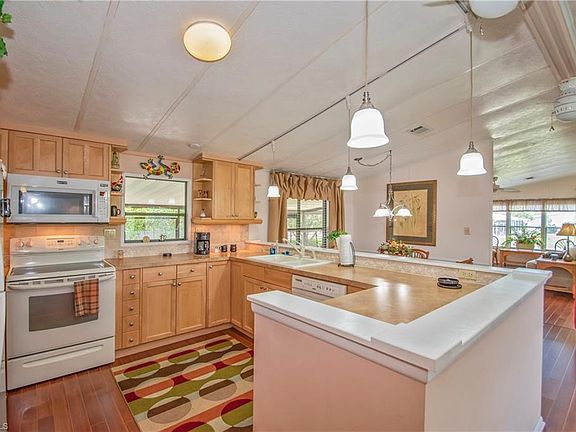 5th image of 26286 Queen Mary Ln