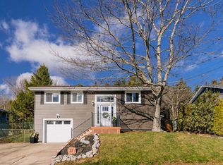 27 Grimes Ave, Dartmouth, NS B2W3L8