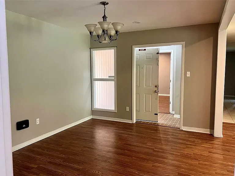 407 Fairway Dr — Photo 7