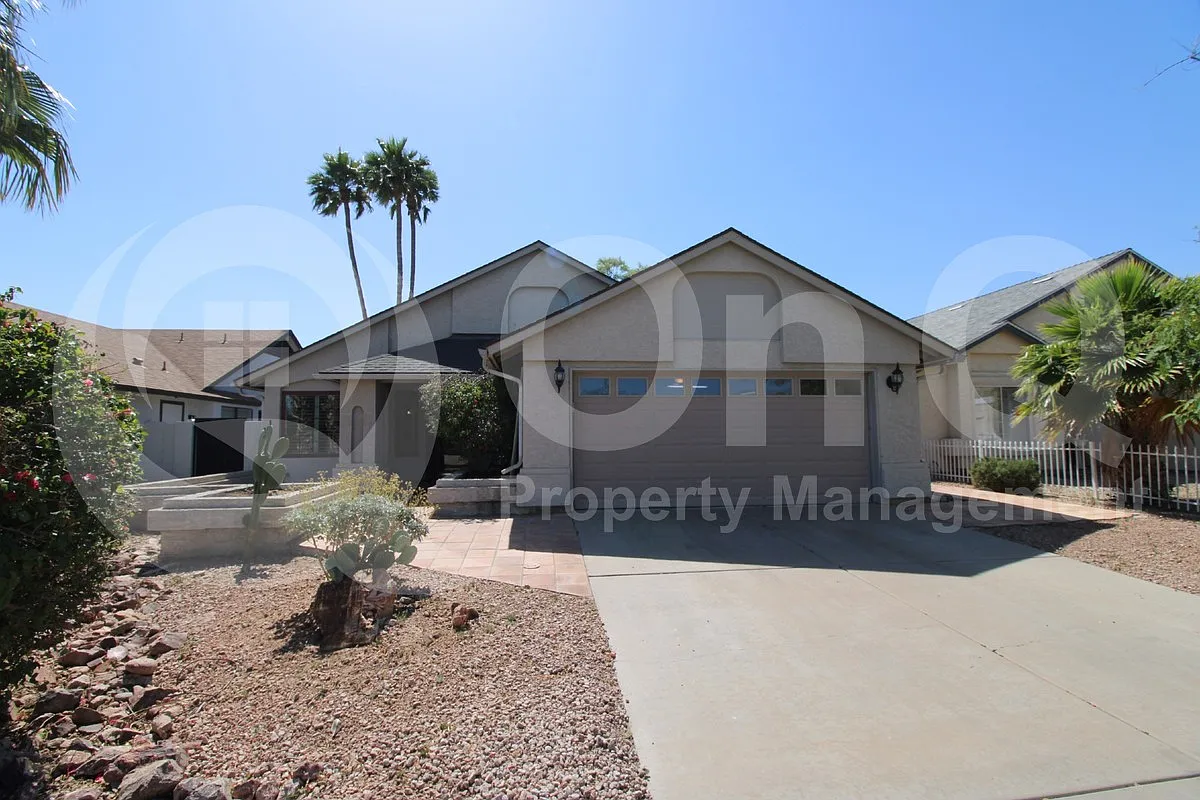 3 bed, 2.0 bath, 1592 sqft, $2,690 — Photo 2