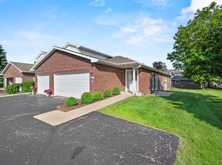 1901 Riverside Dr UNIT D, Suamico, WI 54313