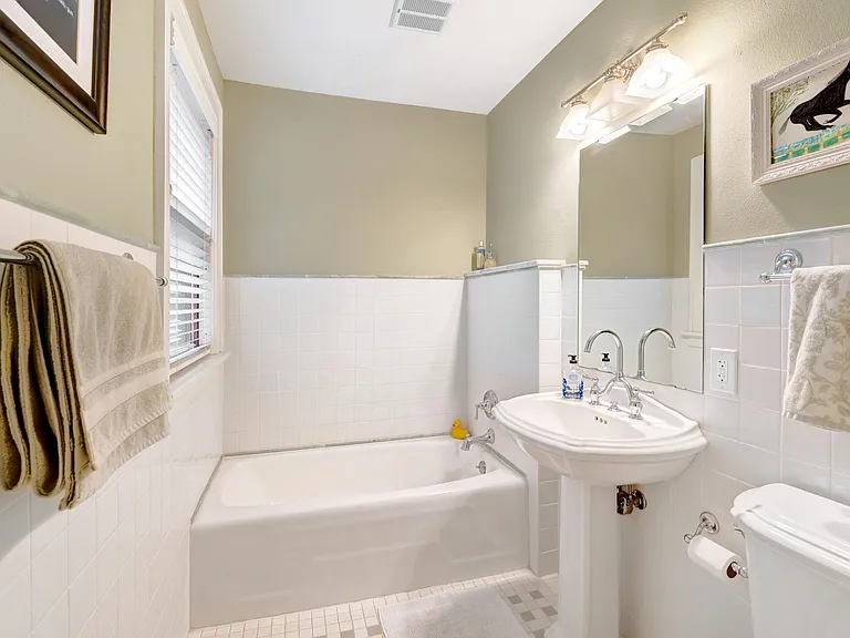 25 Langdon St #B — Photo 13