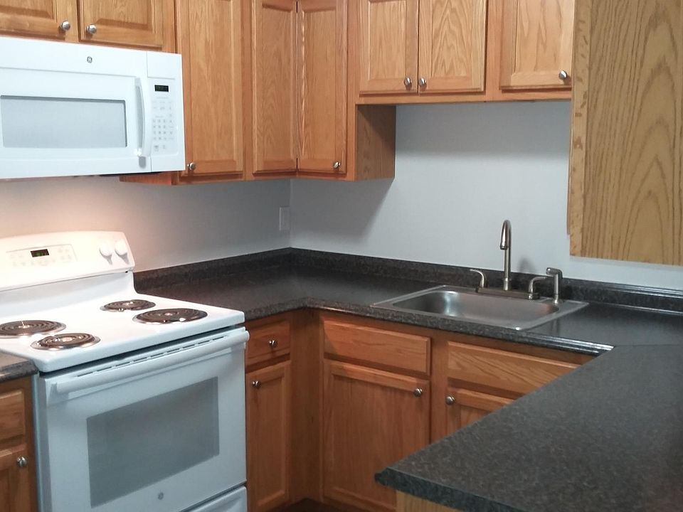 1st image of 10 Admiralty Dr APT 11