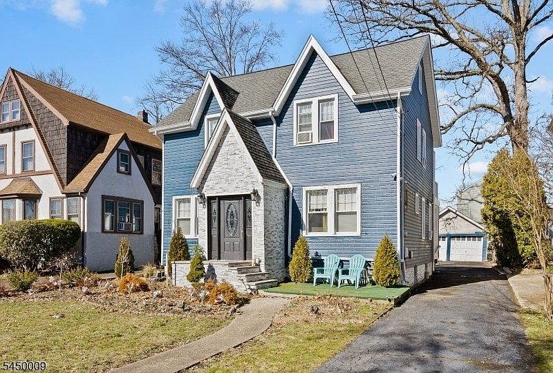 1st image of 884 Townley Ave