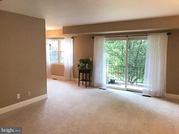 4th image of 208 Crocker Dr APT C