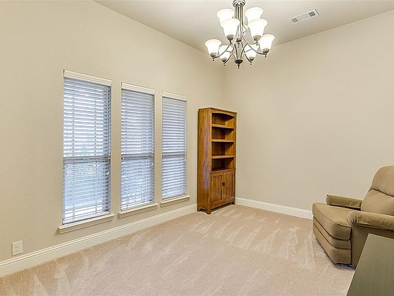 4th image of 1236 Woodlawn Ave