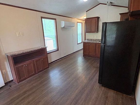 4th image of 30947 Cliff St