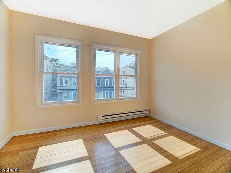 179 22nd St #4 — Photo 5