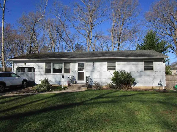 30 5th Ave, Kings Park, NY 11754