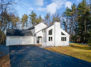 11 Standish Way, Amherst, NH 03031