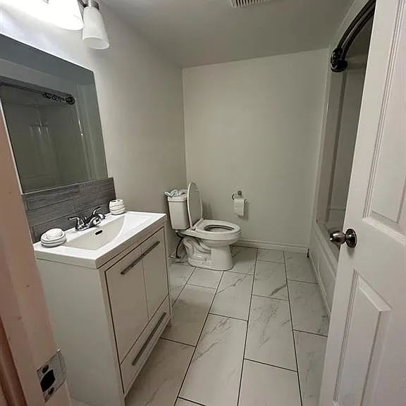7929 Hawthorne Dr — Photo 45
