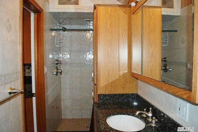 1st image of 48 Davison Pl Floor 2