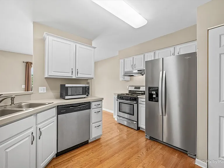 1058 E Danbury Dr — Photo 13