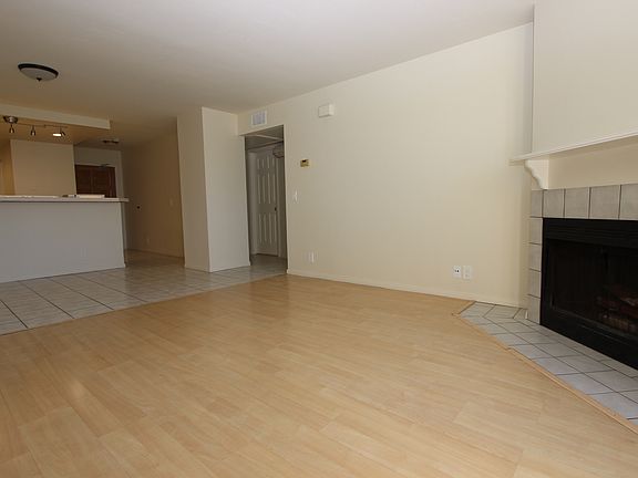 4th image of 4402 Mentone St Unit 305