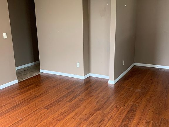 2nd image of 23 Roosevelt Blvd
