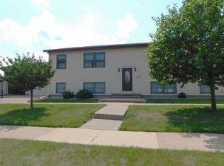 1203 Kirstin Ct APT 2, Muscatine, IA 52761