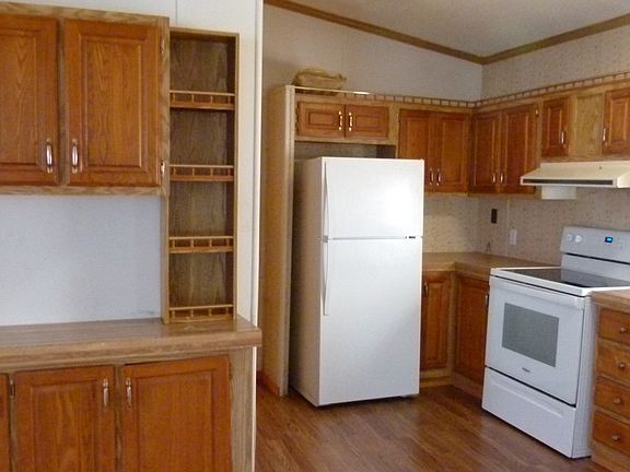 3rd image of 704 W Main St