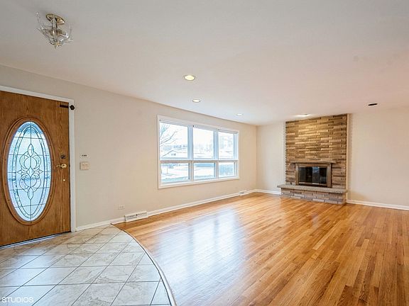 2nd image of 9456 Lavergne Ave