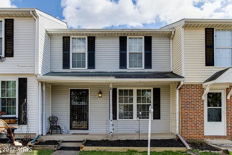 1st image of 833 Oak Leaf Ct