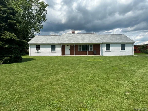 6701 Labo Rd, South Rockwood, MI 48179