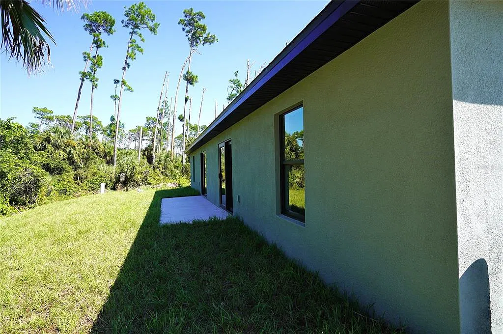 3 bed, 2.0 bath, 1041 sqft, $1,800 — Photo 4