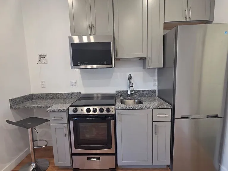 165 Hawthorne — Photo 19