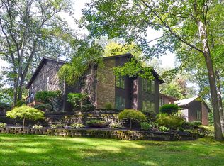 4 Lacoma Ln, Pittsford, NY 14534
