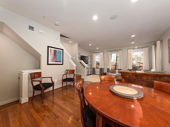 5th image of 643 Regent Pl NE